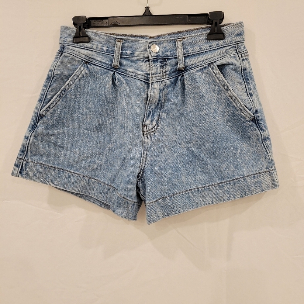American Eagle  High Waisted Denim Mom Short Size 6
